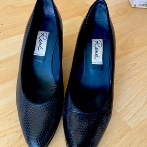 René black crocodile heels